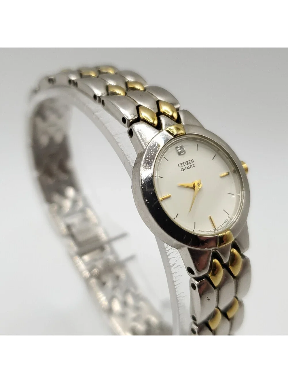 Citizen Quartz Womens Watch 20mm Two-Tone White Dial New Battery